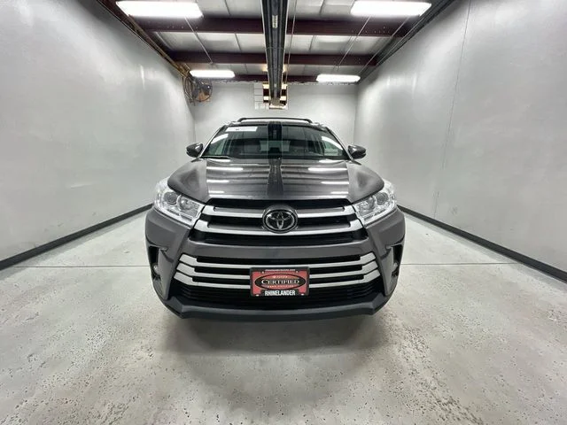 Used 2018 Gray Toyota XLE image 3