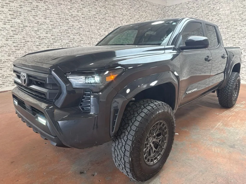 Used 2025 Underground Toyota SR5 image 3