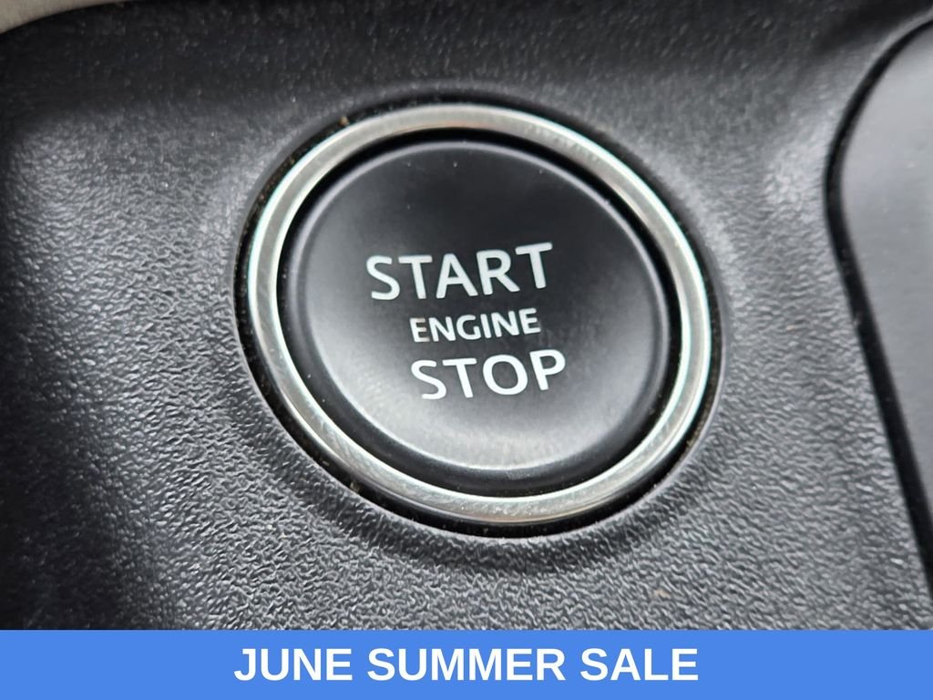 Used 2023 Green Land Rover SE image 26