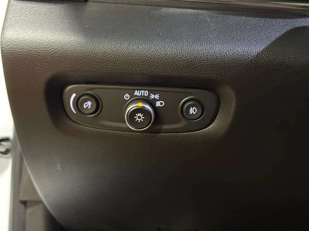 Certified Used 2021 SUMMIT WHITE Chevrolet Premier image 18