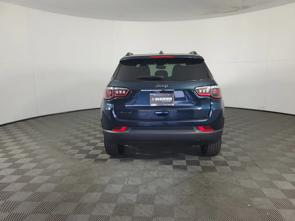 New 2026 Fathom Blue Pearl-Coat Exterior Paint Jeep Latitude image 5