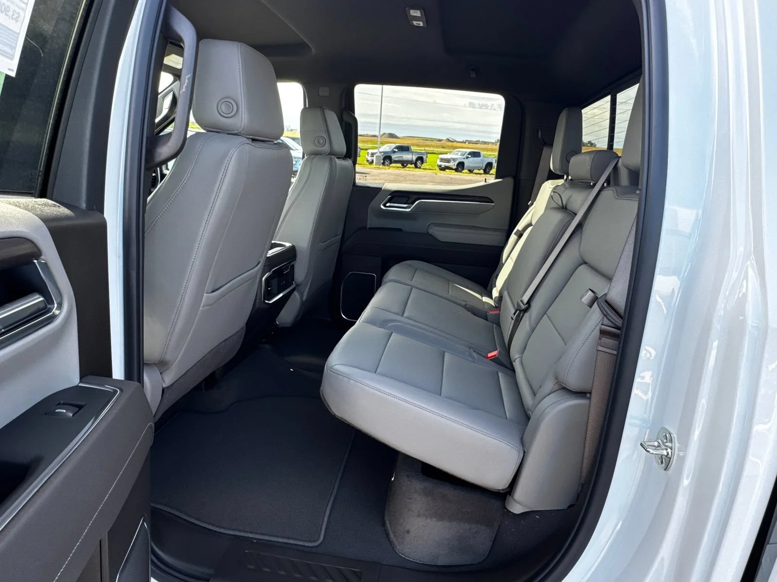2026 GMC Sierra 1500 SLT - Photo 11