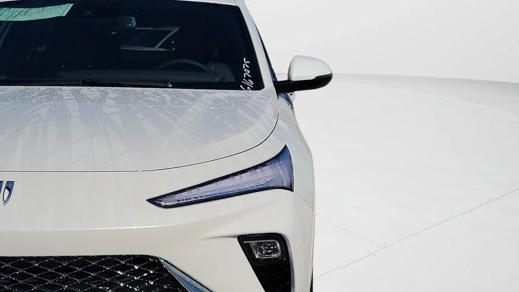 New 2026 White Frost Tricoat Buick Avenir image 9
