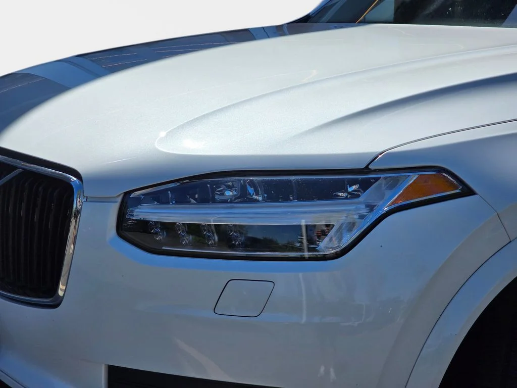 Used 2019 White Volvo T6 Momentum image 35