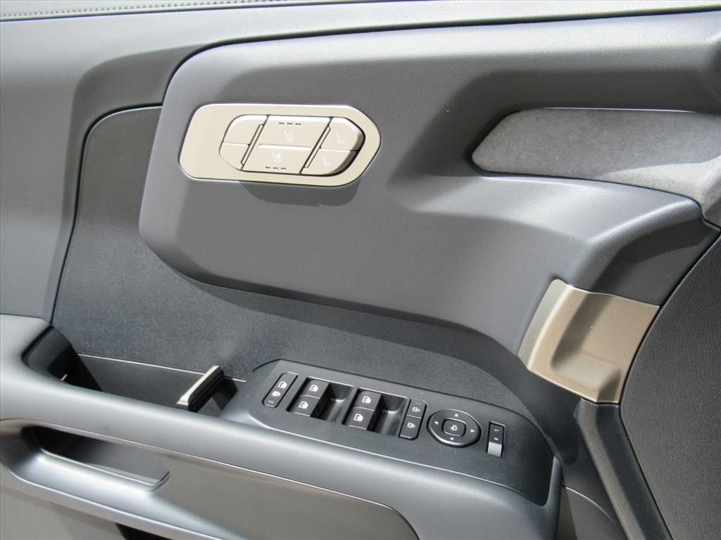 Used 2027 Black Kia SX image 20
