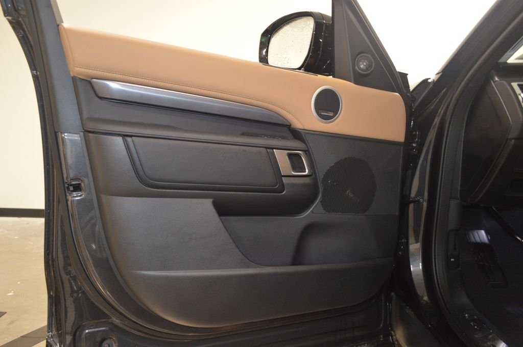Used 2025 Gray Land Rover Metropolitan Edition image 17