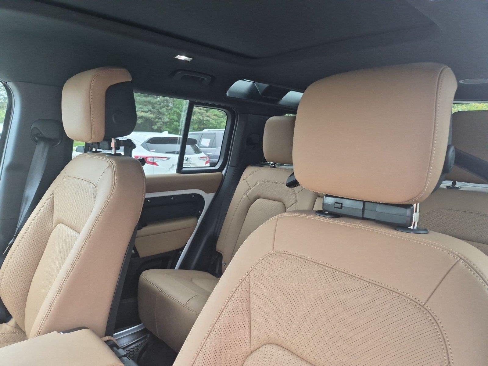 New 2026 Fuji White Land Rover X-Dynamic SE image 15