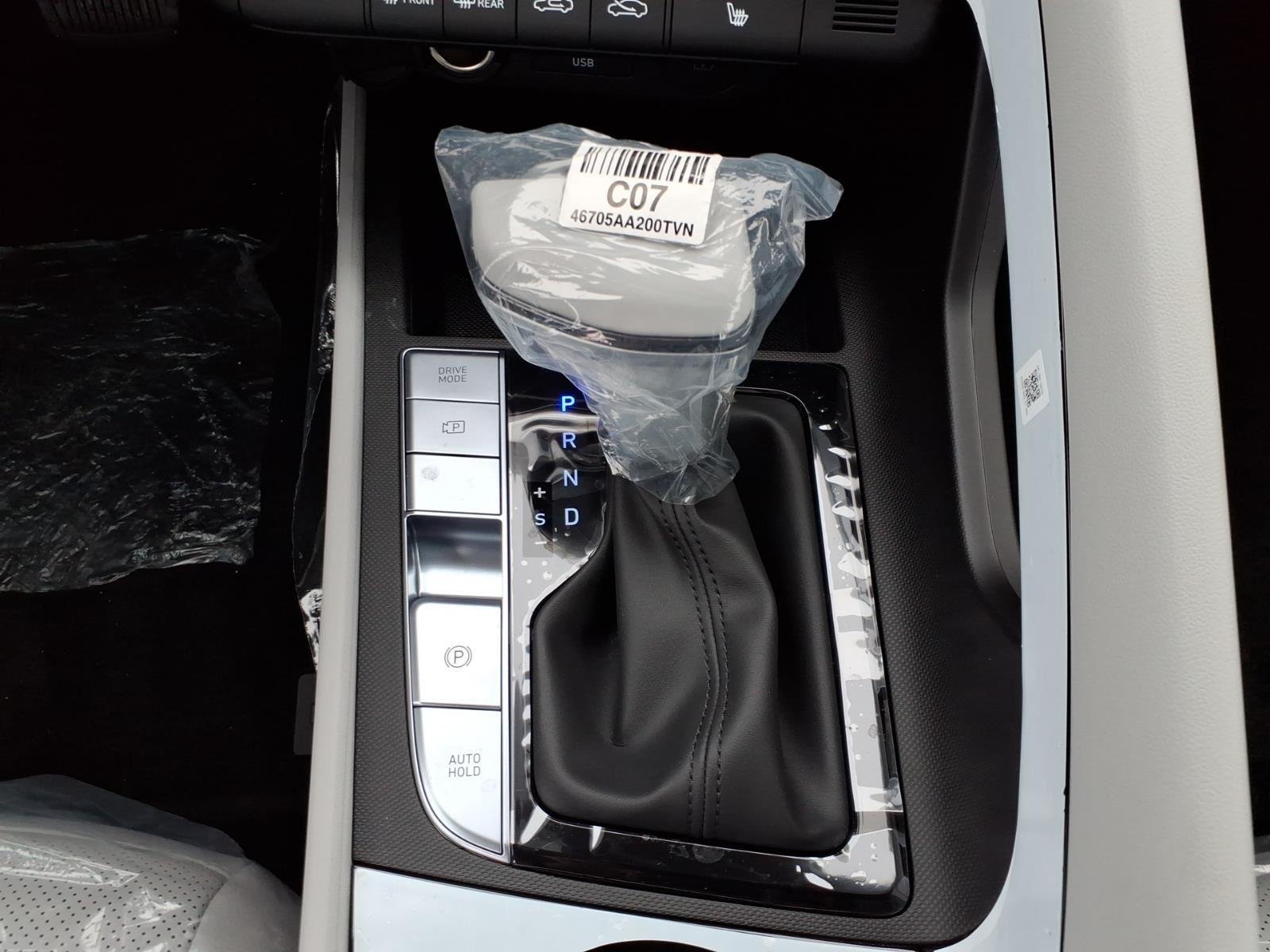 2025 Hyundai Elantra Limited - Photo 11