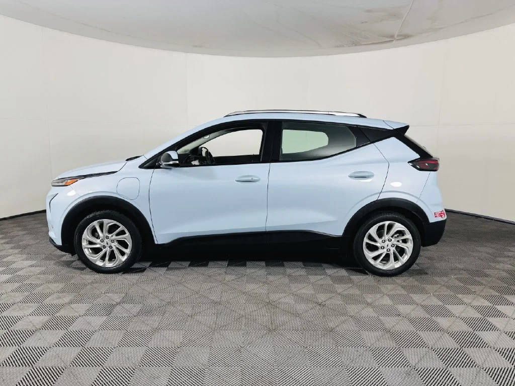 Used 2023 Blue Chevrolet LT image 5
