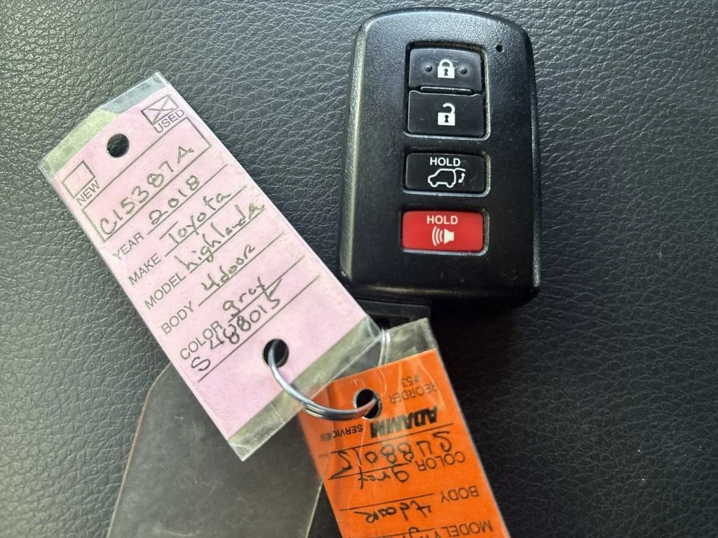 Used 2018  Toyota SE image 17