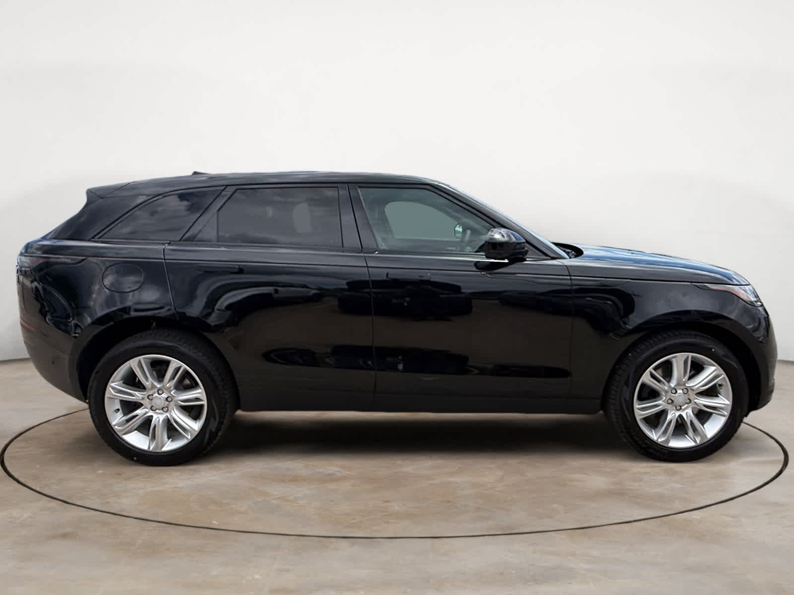 New 2026 Santorini Black Land Rover S image 6
