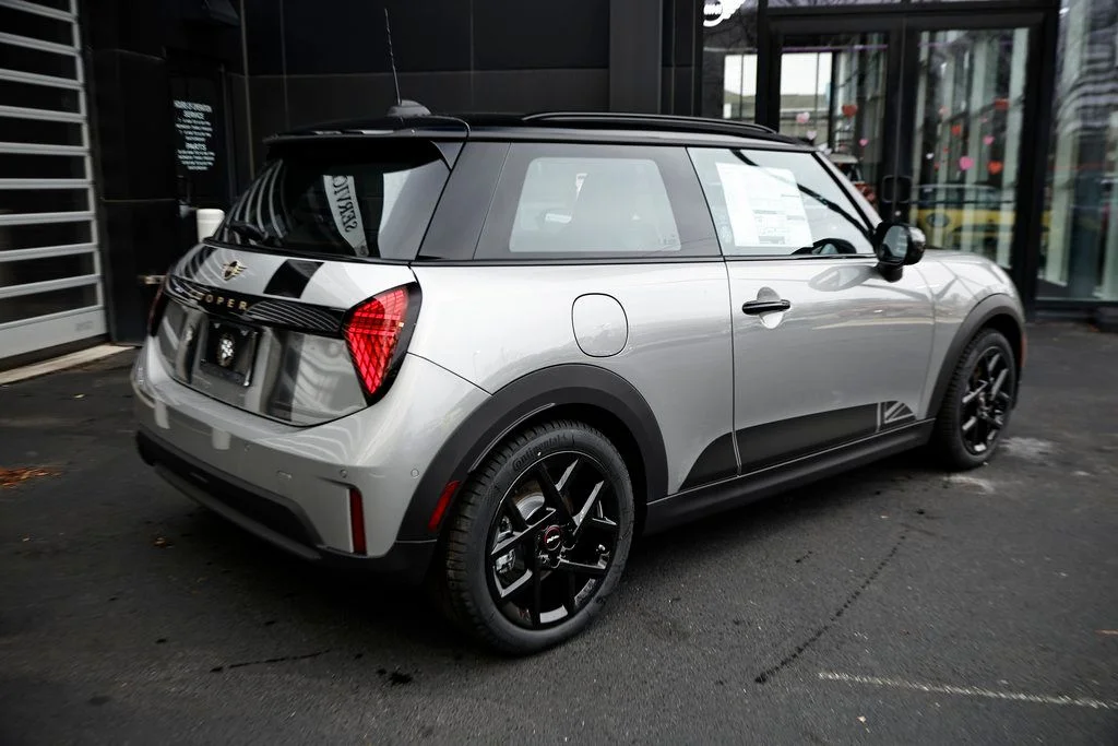 New 2026 Silver MINI Iconic image 7