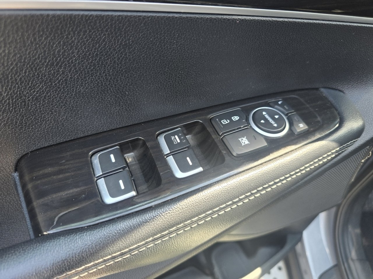Used 2020 Silver Kia L image 16