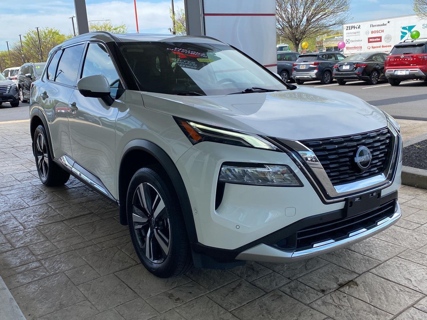 Certified Used 2023 Pearl White Tricoat Nissan Platinum image 3