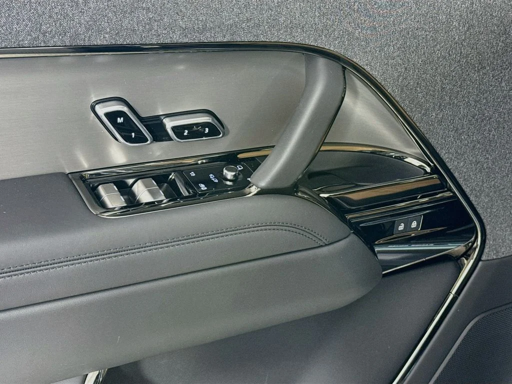 New 2026  Land Rover Dynamic SE image 19