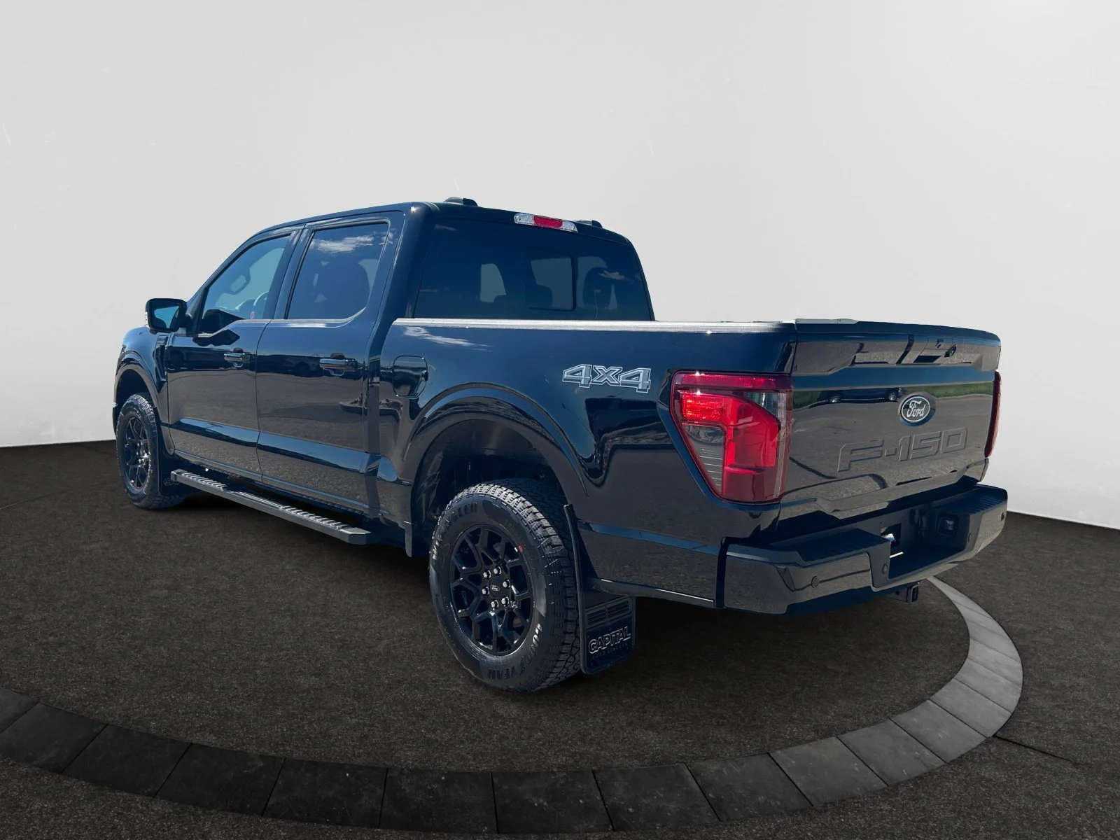 New 2026 Agate Black Metallic Ford XLT image 3