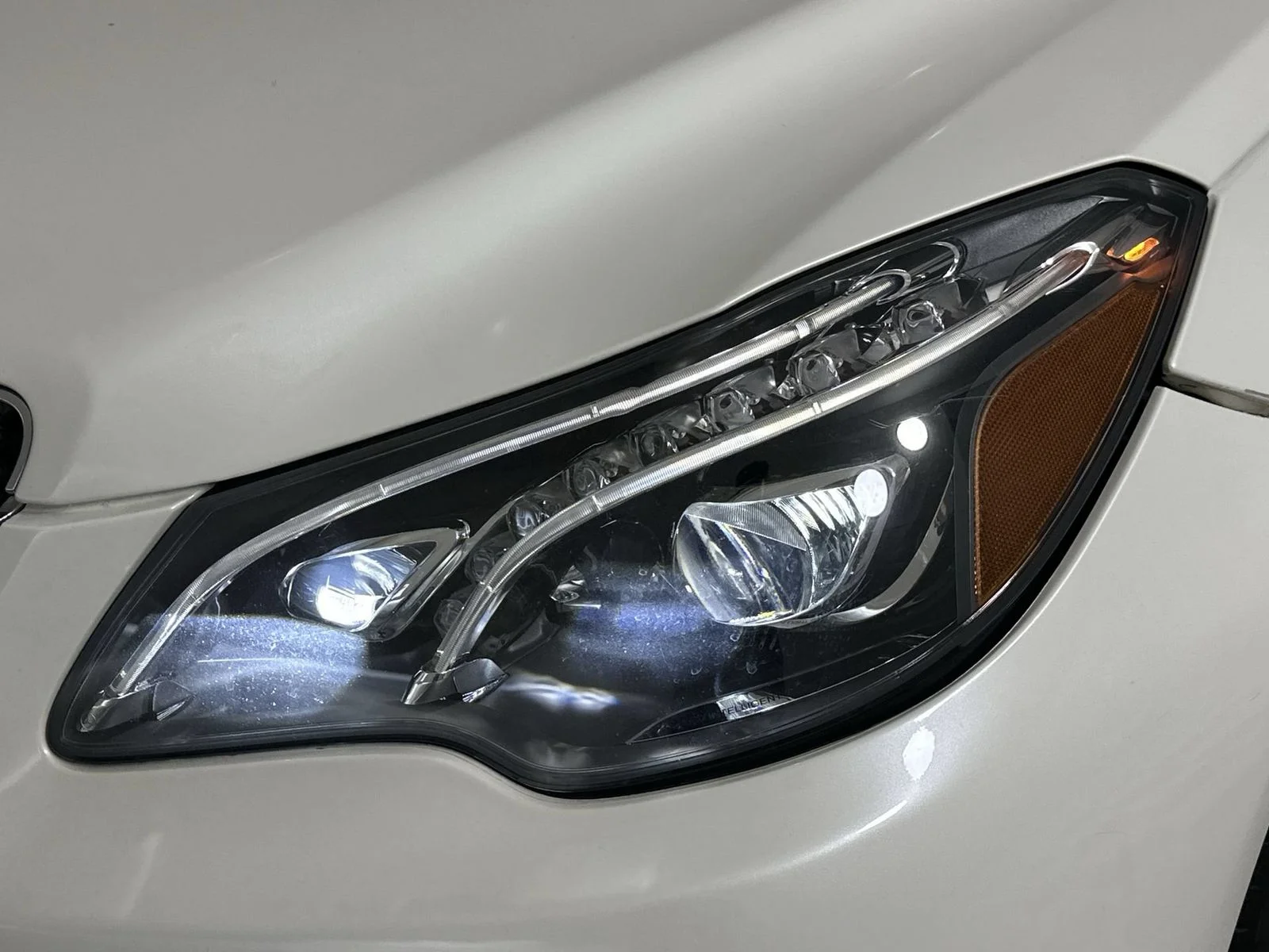 Used 2017 White Mercedes-Benz E 400 image 28