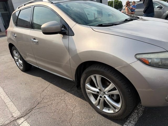 Used 2009 Beige Nissan LE image 5