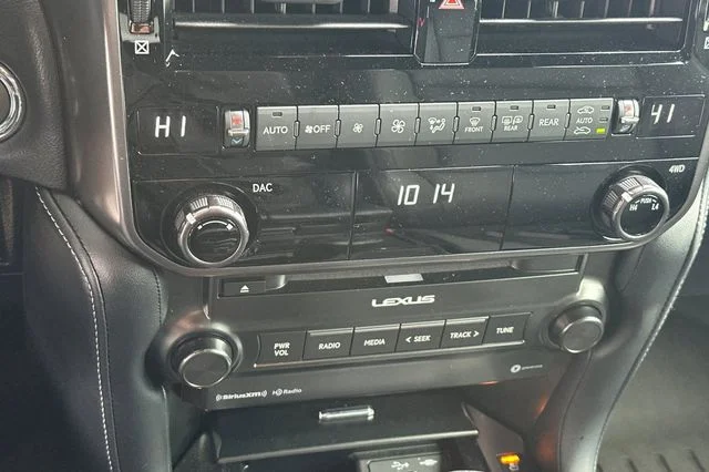 Used 2022  Lexus 460 image 25