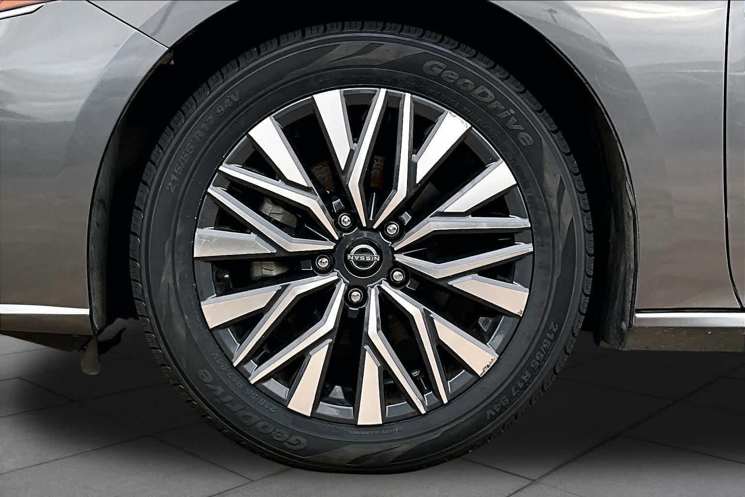Used 2024 Gun Metallic Nissan 2.5 SV image 11