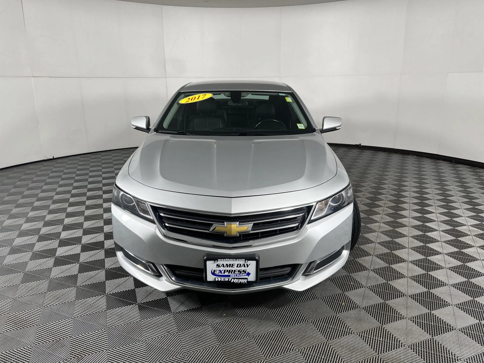 Used 2017 Silver Ice Metallic Chevrolet LT image 18
