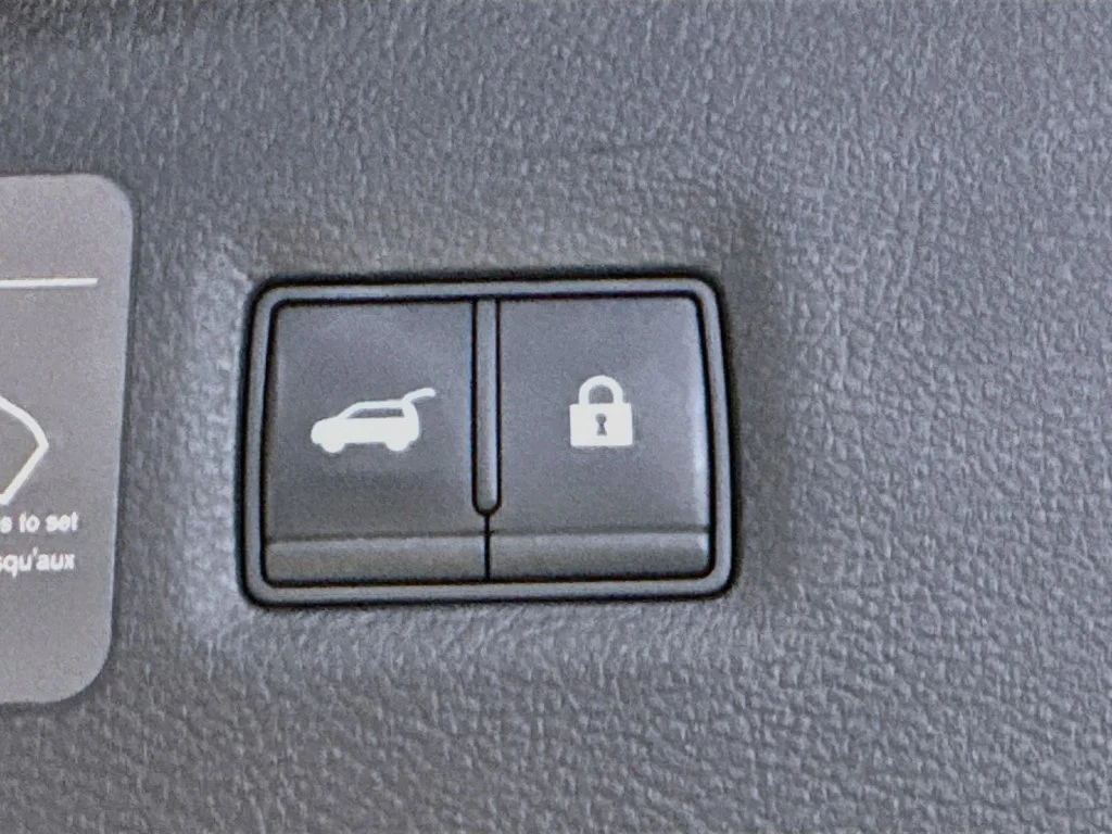 Certified Used 2022 Black INFINITI LUXE image 35
