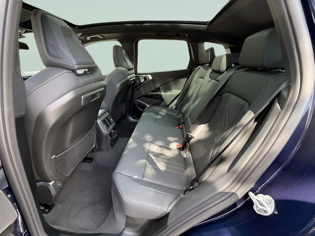 New 2026 Tanzanite Blue II Metallic BMW 30 xDrive image 18