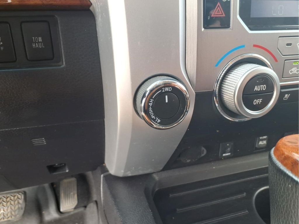 Used 2015 White Toyota 1794 image 21