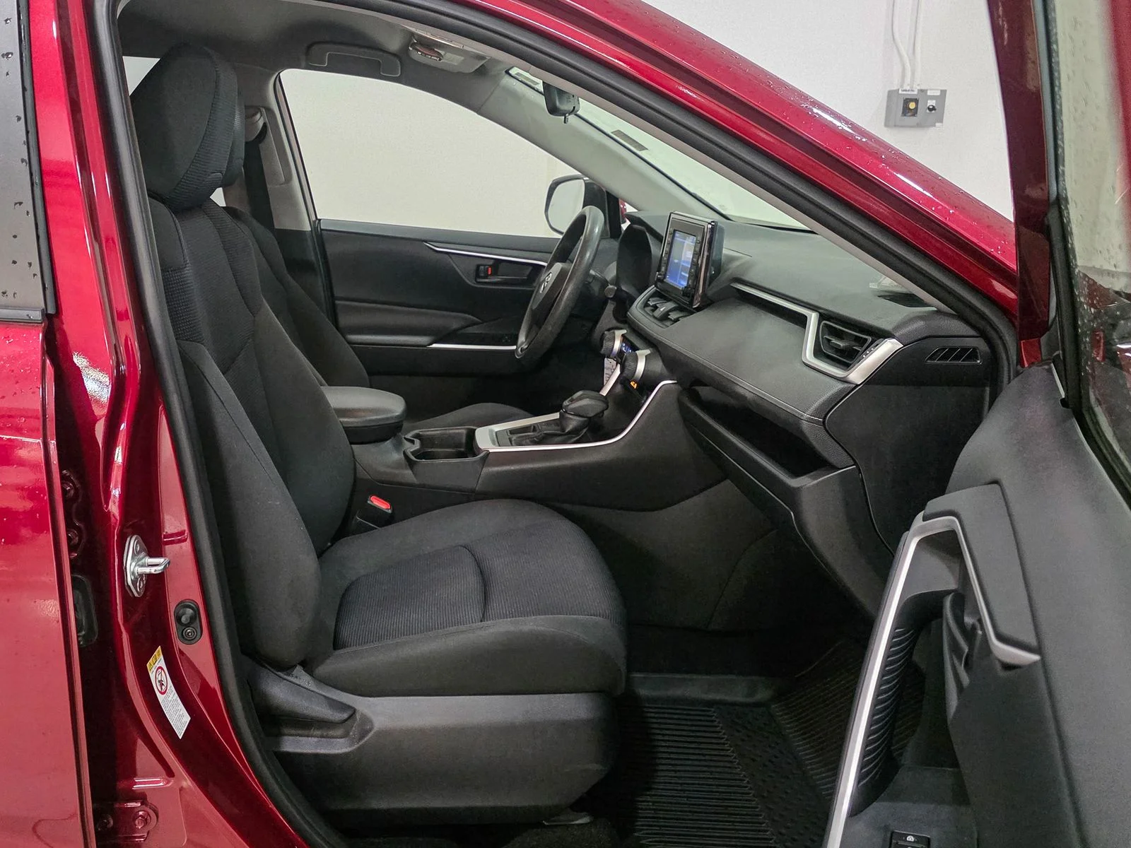 Certified Used 2019 Pearl Toyota LE image 20