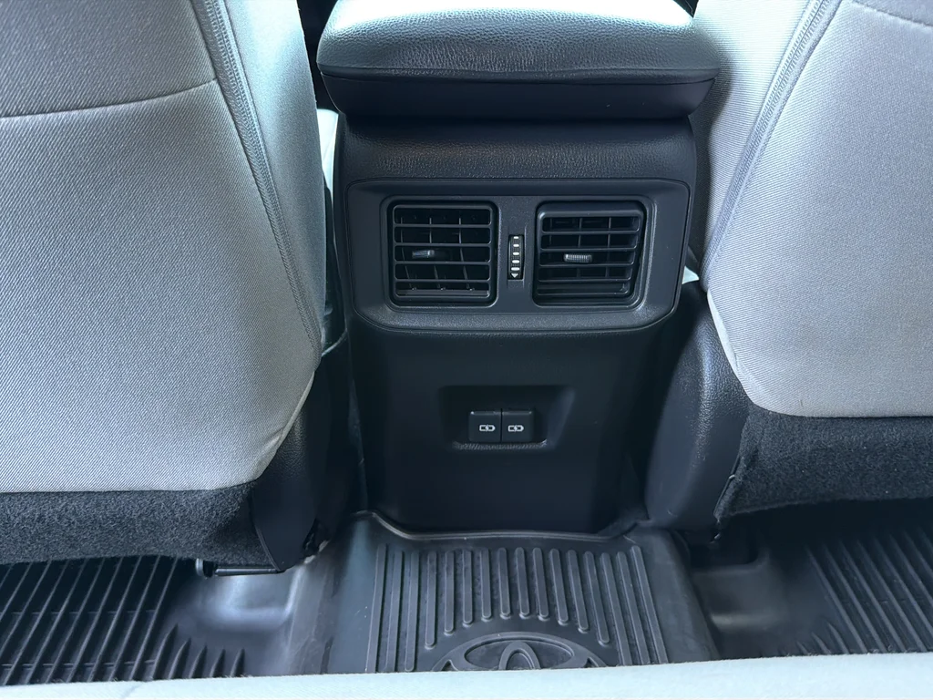 Used 2022 White Toyota XLE image 33