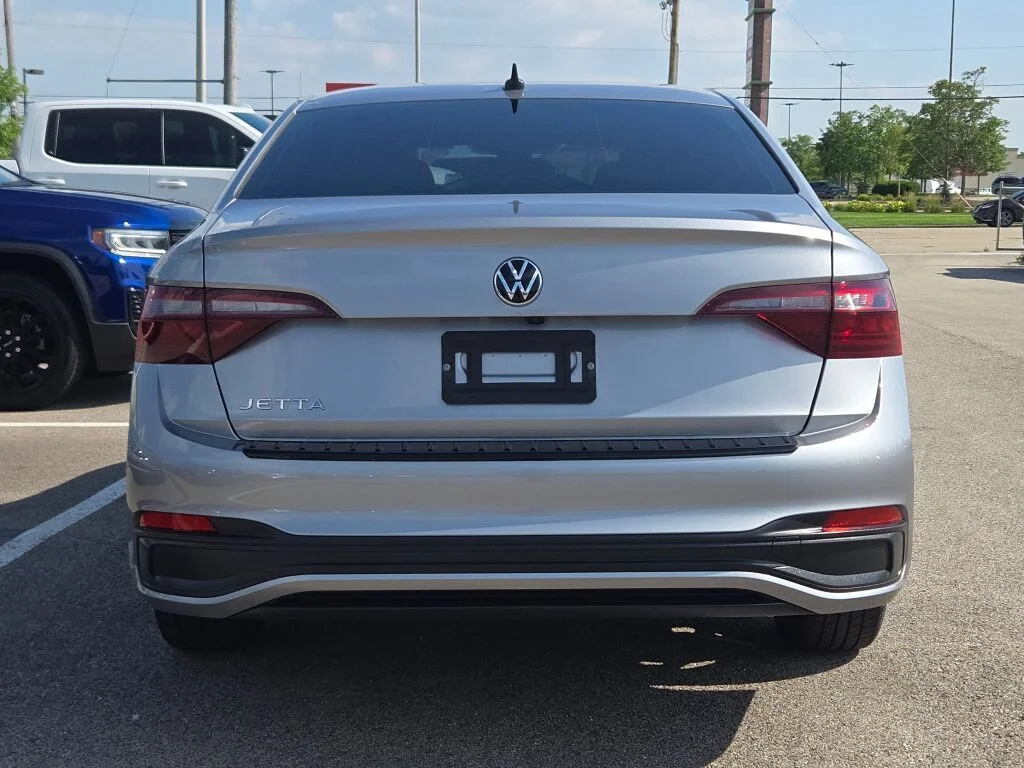Used 2024 Silver Volkswagen 1.5T Sport image 12