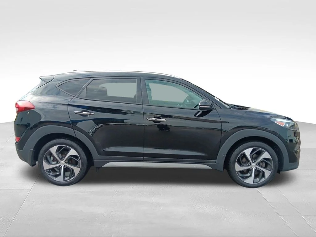 Used 2018 Black Noir Pearl Hyundai Limited image 8