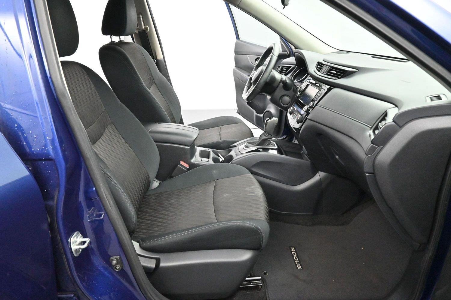 Used 2018 Caspian Blue Nissan SV image 31