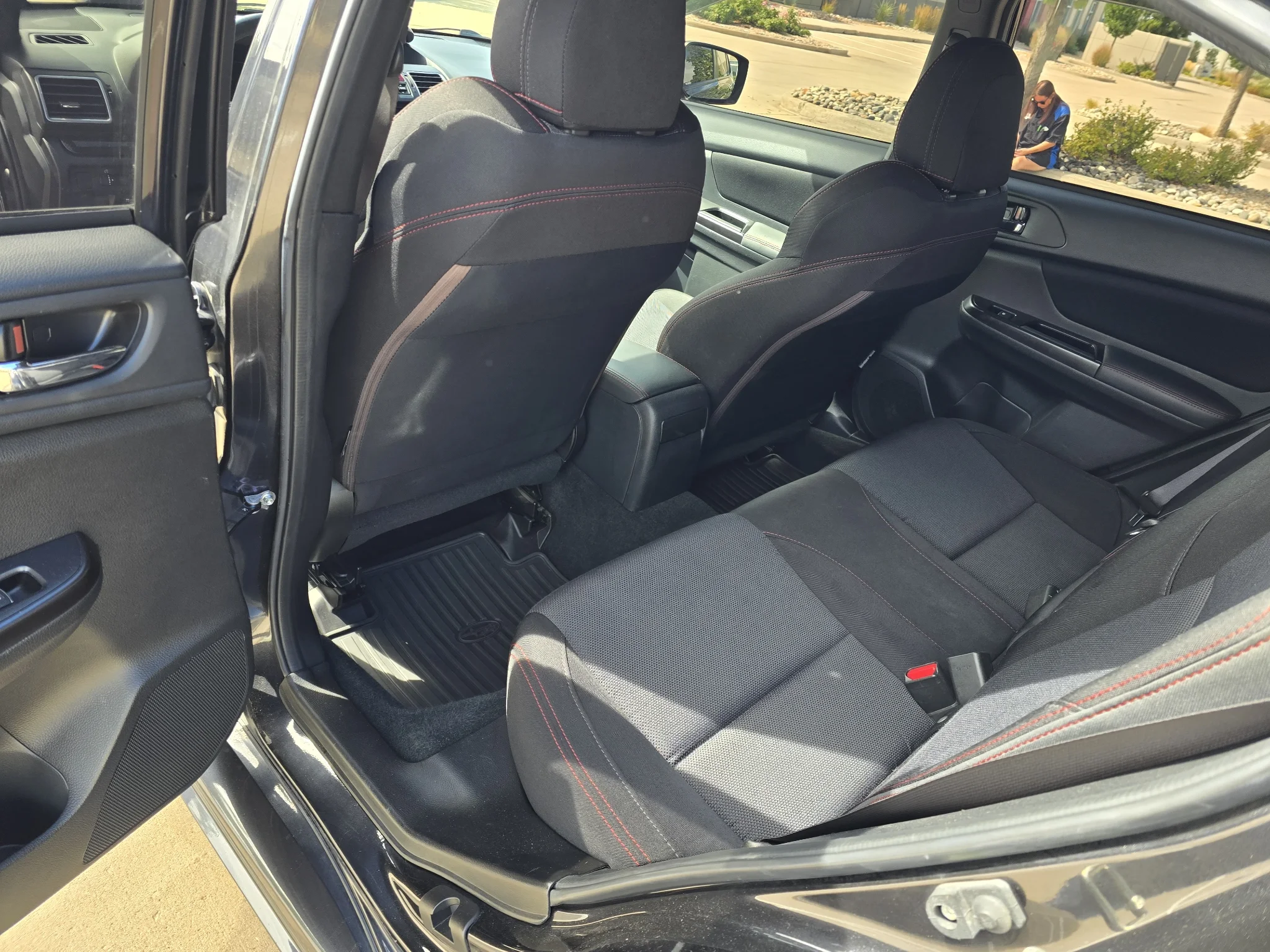 Used 2018 Dark Gray Metallic Subaru Premium image 15
