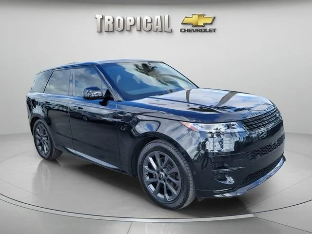 Used 2024 Black Land Rover Dynamic SE image 4