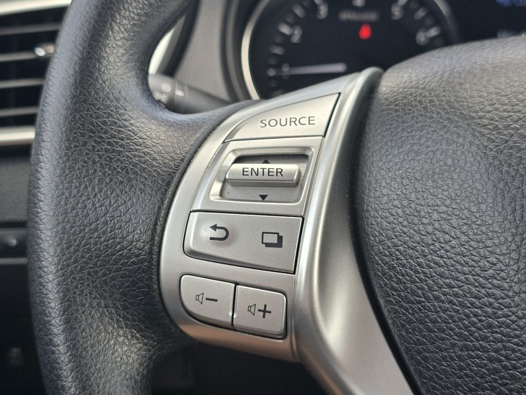 Used 2016 Silver Nissan S image 31