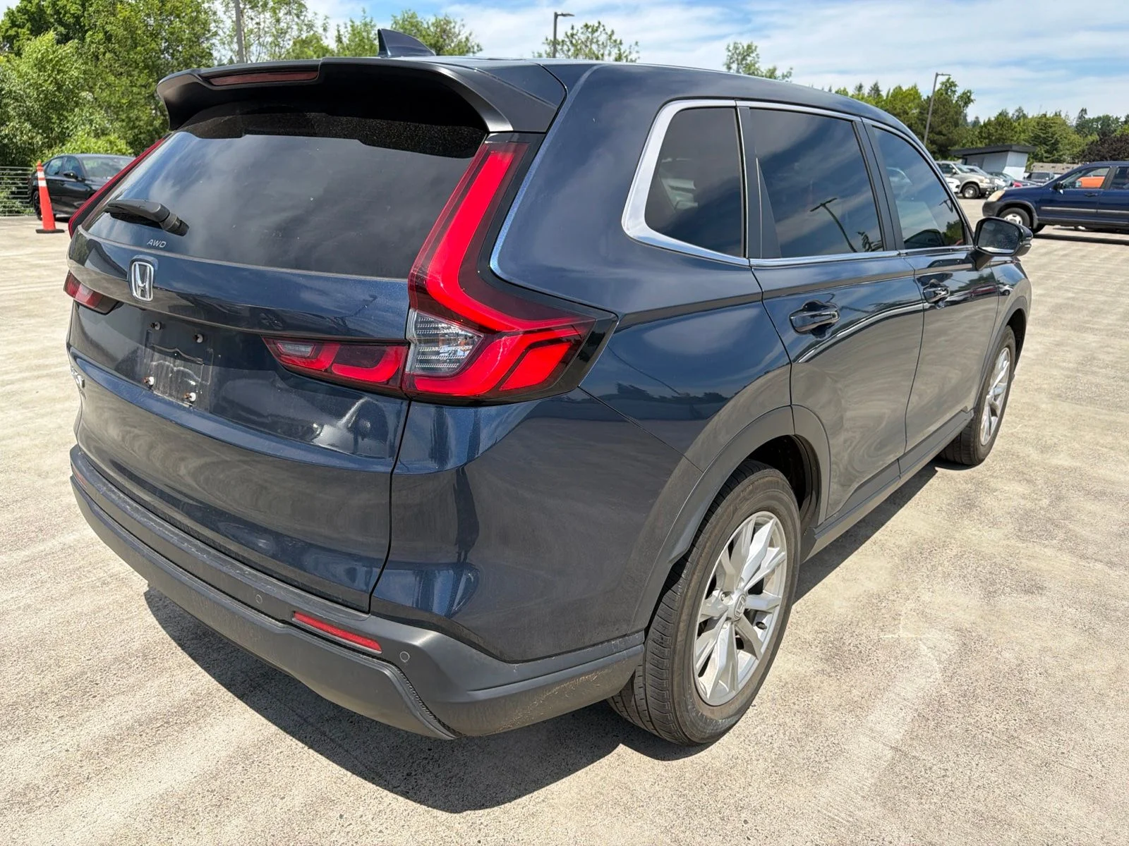 Used 2024 Canyon River Blue Metallic Honda EX-L image 4
