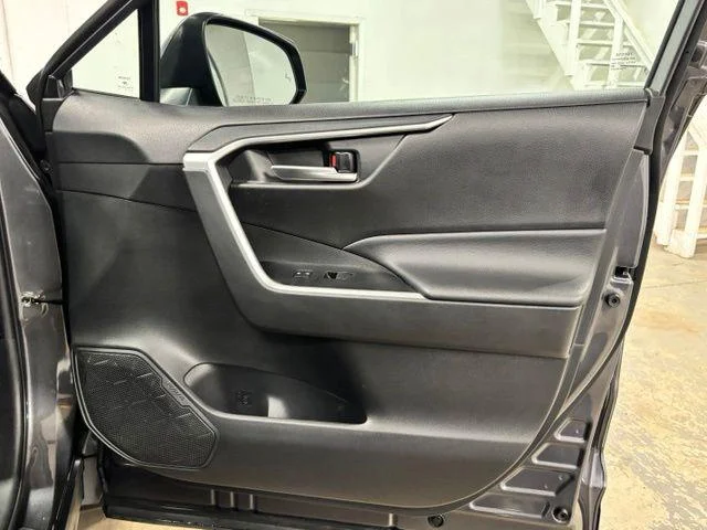 Used 2021 MAGNETIC GRAY MET. Toyota  image 22