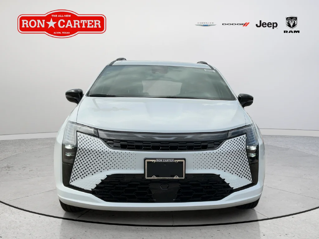 New 2027 Bright White Clear-Coat Paint Chrysler Select image 2
