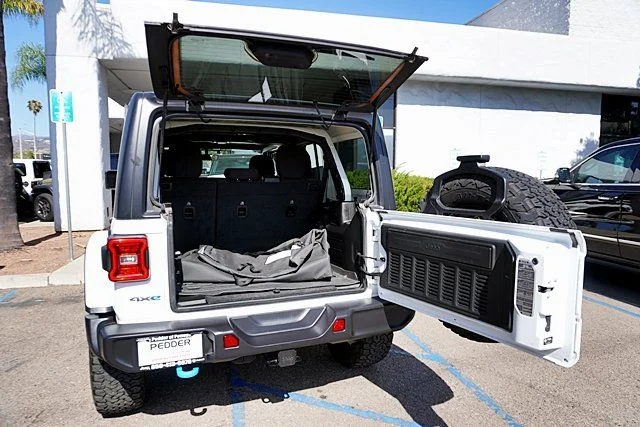Used 2023 White Jeep Rubicon 4xe image 13
