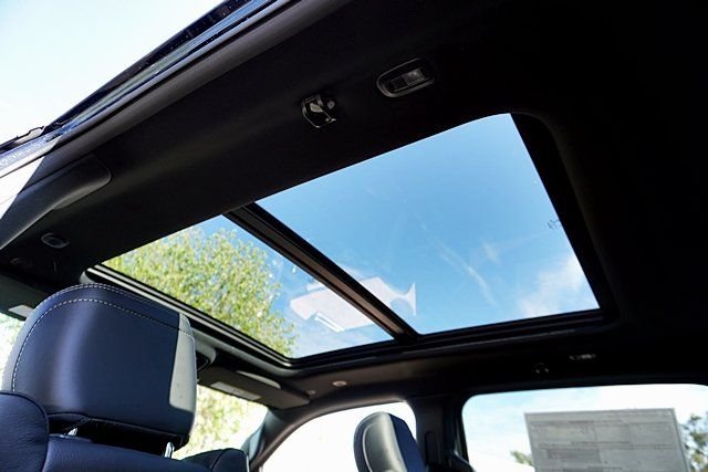 New 2026 Diamond Black Crystal Pearl-Coat Exterior Paint RAM RHO image 25
