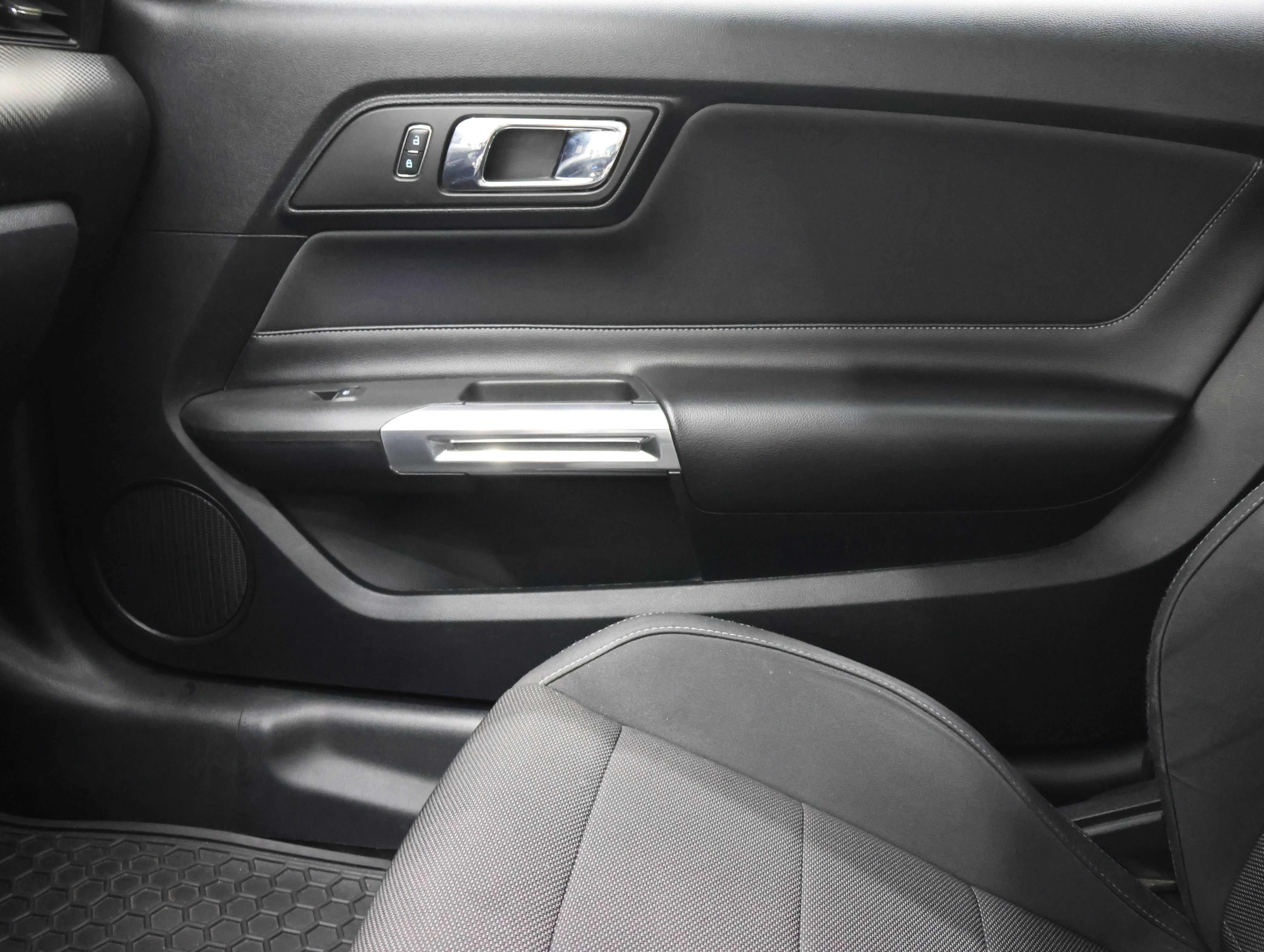 Used 2016 Triple Yellow Tri-Coat Ford V6 image 13
