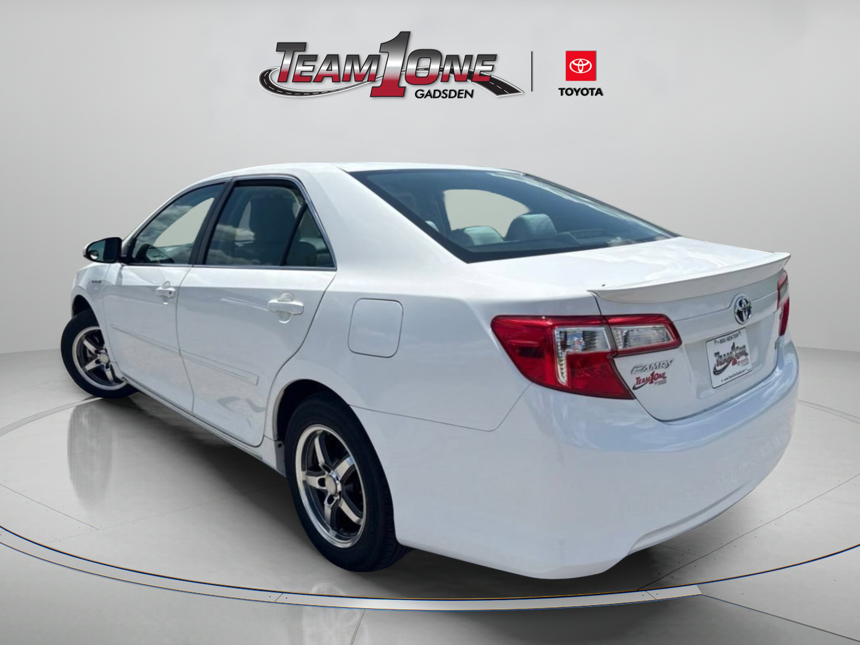 Used 2012 Super White Toyota LE image 4