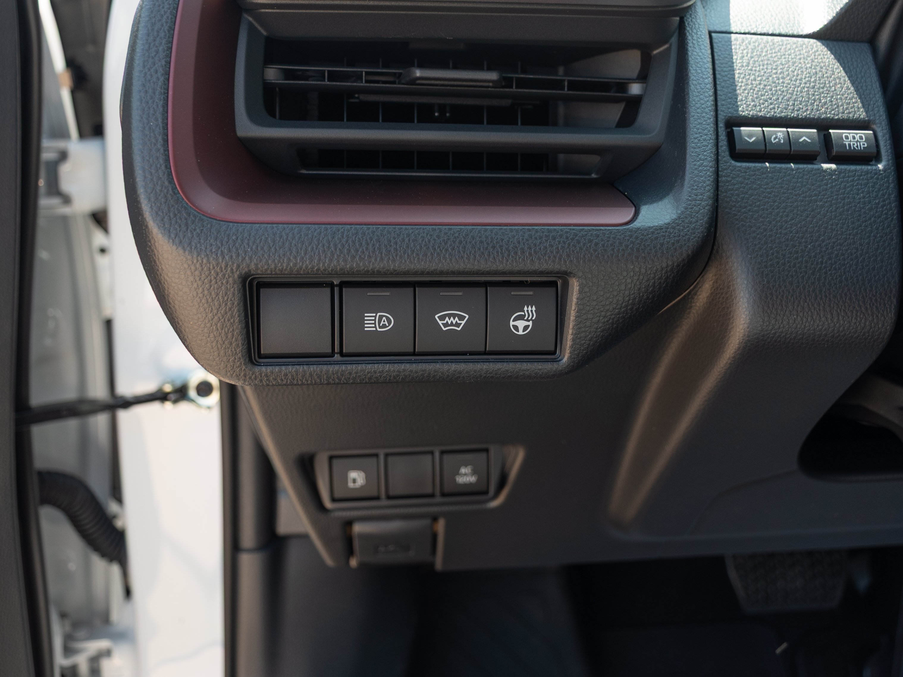 New 2026 Wind Chill Pearl <sup>1</sup> Toyota  SE image 11