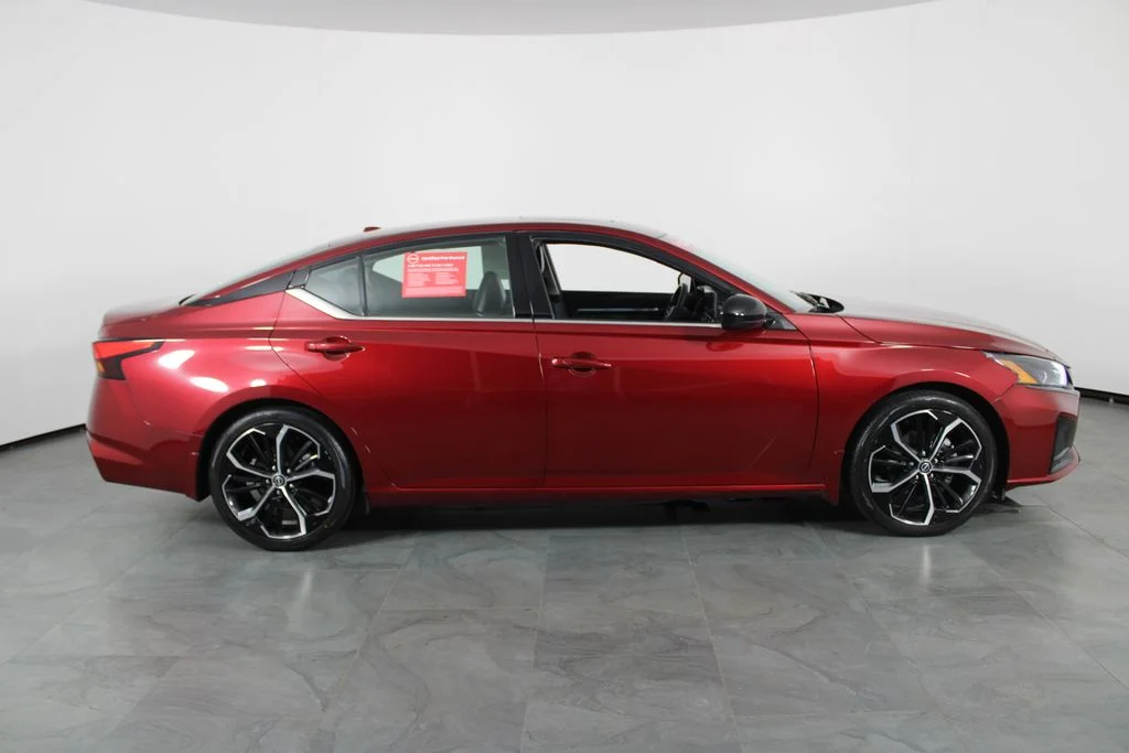 2023 Nissan Altima SR - Photo 12