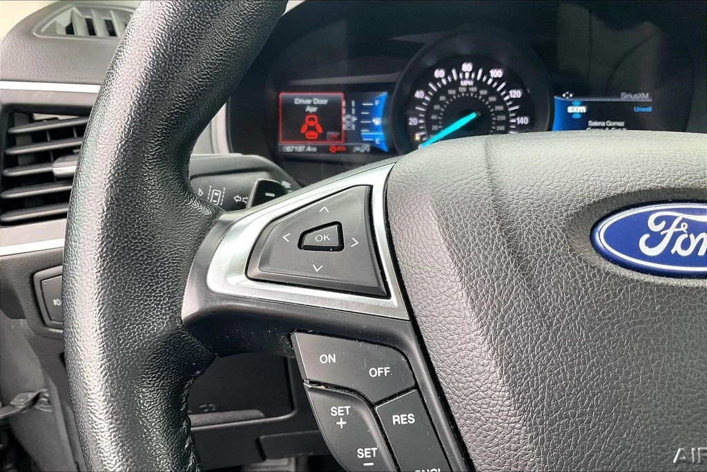 Used 2022 Gray Ford SEL image 18