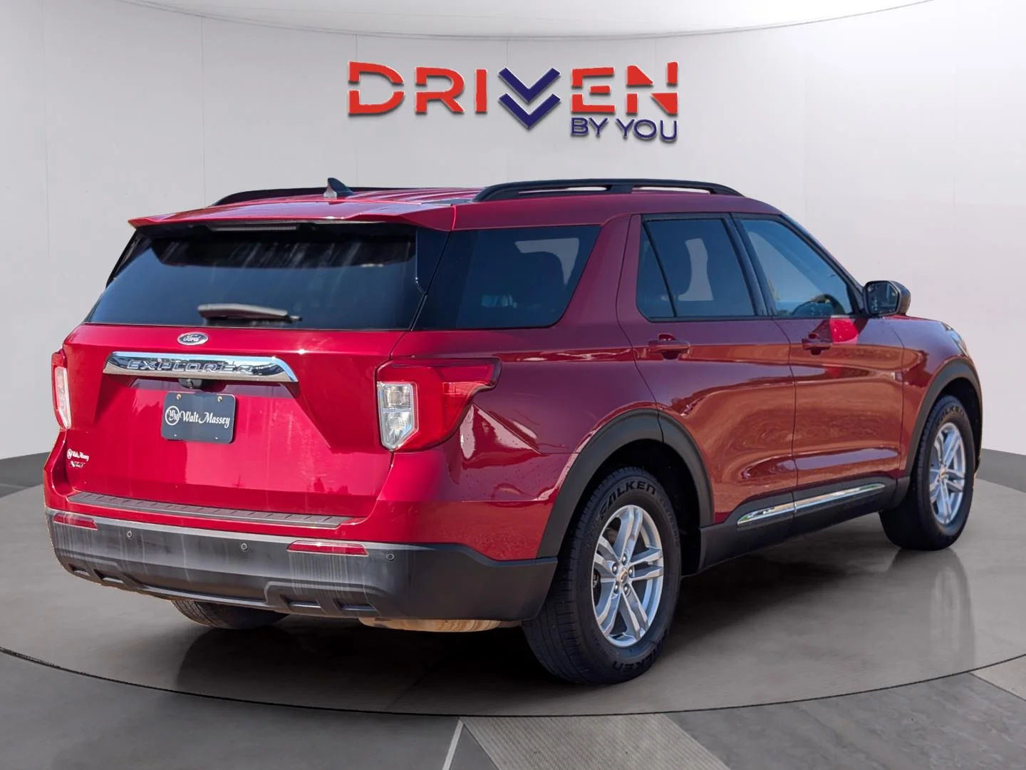 Used 2022 Rapid Red Metallic Tinted Clearcoat Ford XLT image 5