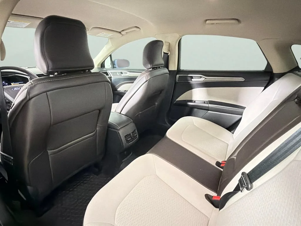 Used 2019  Ford SE image 27