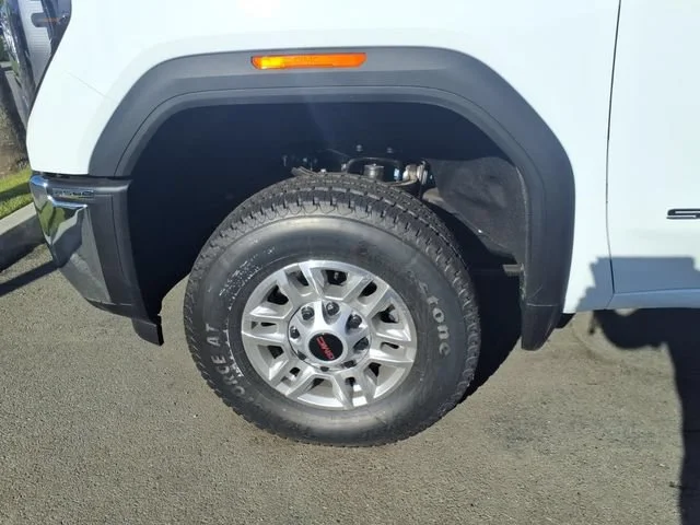 New 2026 Summit White GMC Pro image 3