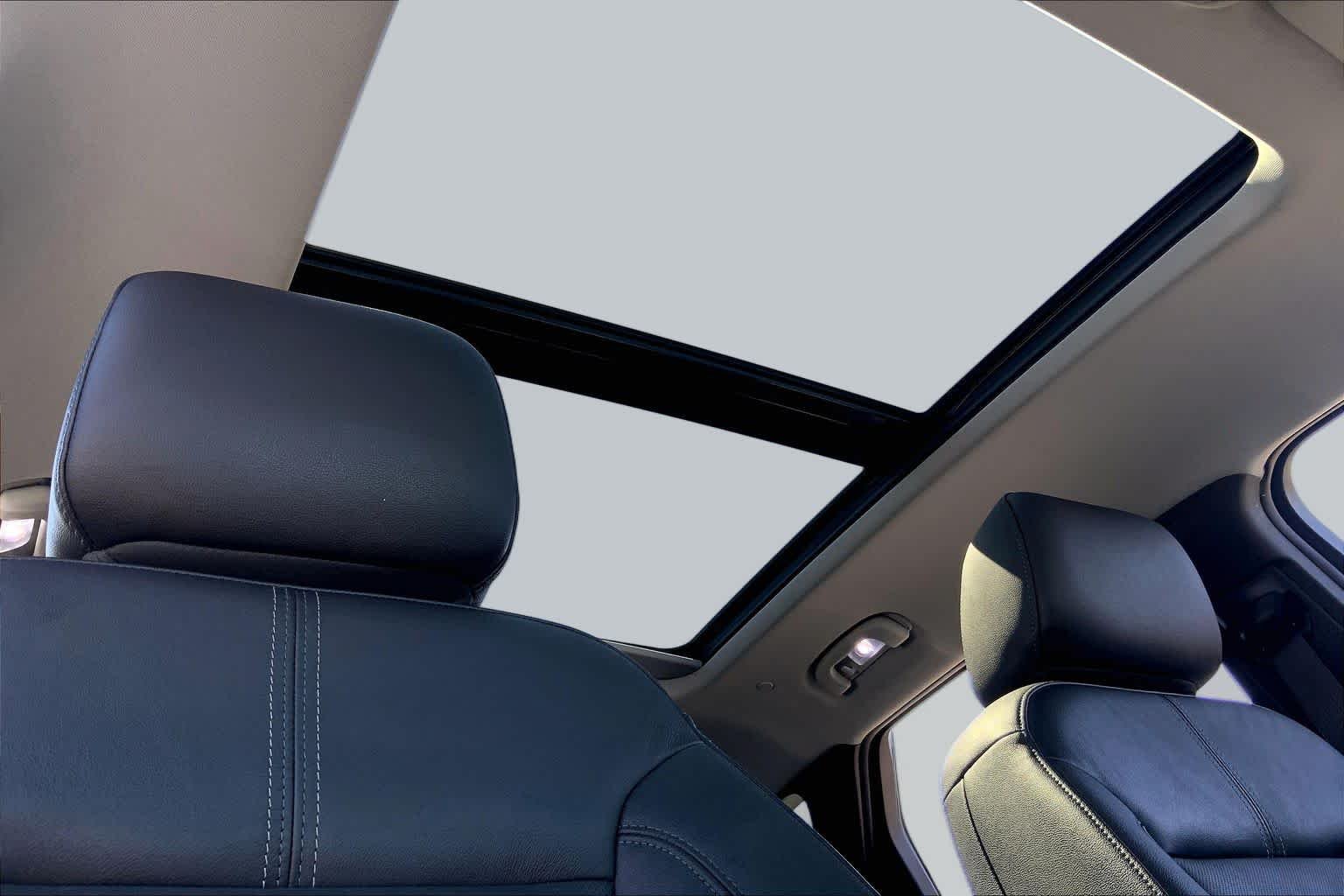 Used 2022 Summit White Chevrolet LT image 14